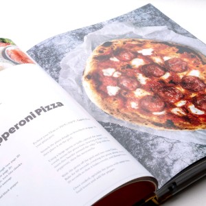 Книга с рецепти „Cooking With Fire“, на английски - Ooni