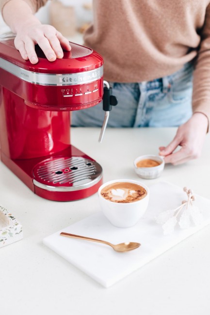 Електрическа еспресо машина "Artisan", 1470W, цвят "Candy Apple" - марка KitchenAid