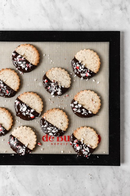 Комплект резачки за кръгли набраздени сладкиши от 9 части, полиамид - de Buyer