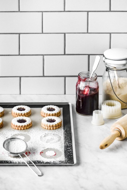 Комплект резачки за кръгли набраздени сладкиши от 9 части, полиамид - de Buyer