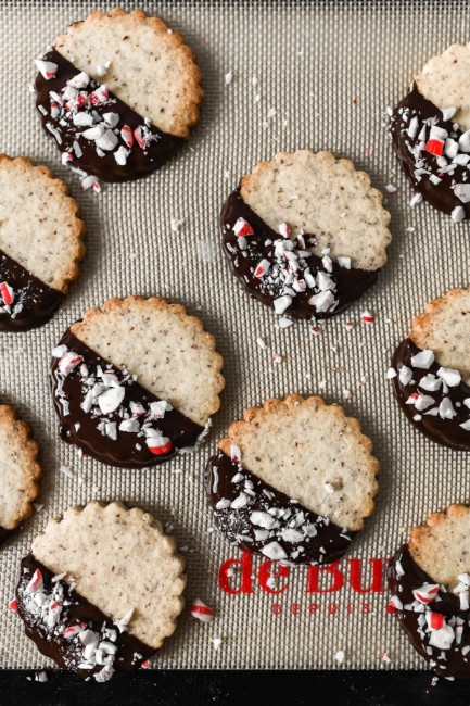 Комплект резачки за кръгли набраздени сладкиши от 9 части, полиамид - de Buyer