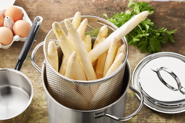 Готварски съд за варени зеленчуци/макаронени изделия, 16 см/4,5 л, от гамата Specialties, неръждаема стомана - Demeyere 