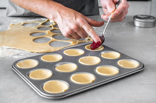 Форма за мъфини, 12 вдлъбнатини, стомана, 31,5 x 24 см - Kitchen Craft