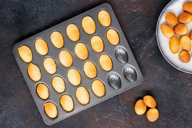 Тава 24 mini madlene, 27 x 21 см, въглеродна стомана - произведена от Kitchen Craft