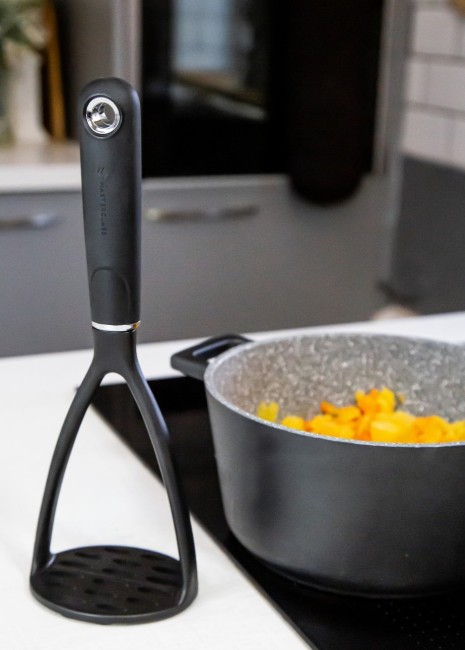 Съд за смачкване на картофи, пластмасов, 28 см - от MasterClass