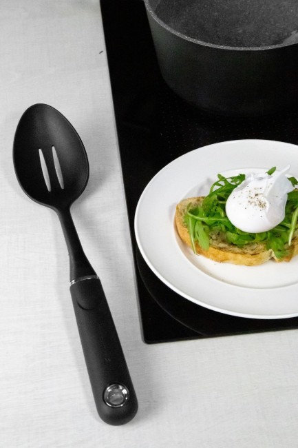 Решетъчна лъжица, пластмасова, 34 см - от MasterClass