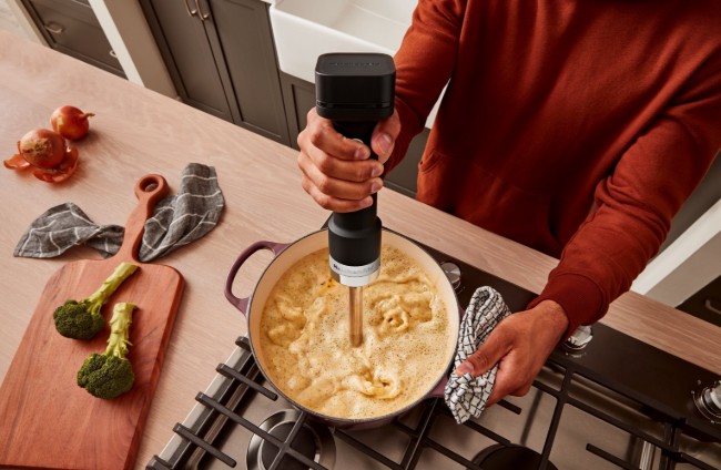 Акумулаторен ръчен пасатор GO, с батерия, 0,7 л, черен мат - KitchenAid