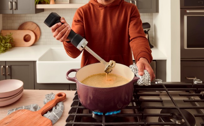 Акумулаторен ръчен пасатор GO, с батерия, 0,7 л, черен мат - KitchenAid