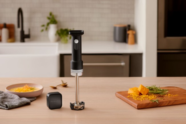 Акумулаторен ръчен пасатор GO, с батерия, 0,7 л, черен мат - KitchenAid