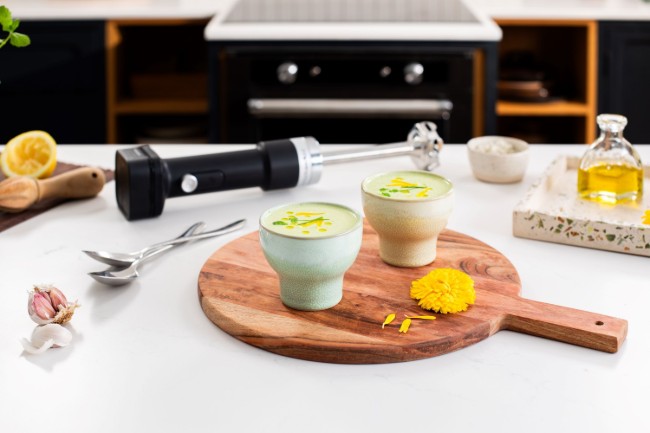 Акумулаторен ръчен пасатор GO, с батерия, 0,7 л, черен мат - KitchenAid