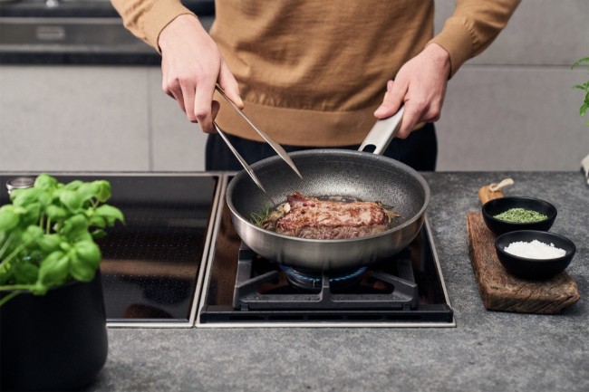 Тиган с незалепващо покритие, неръждаема стомана, 28 см, "Joy Plus" - Zwilling