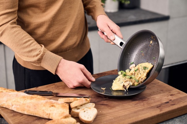 Тиган с незалепващо покритие, неръждаема стомана, 24 см, "Joy Plus" - Zwilling