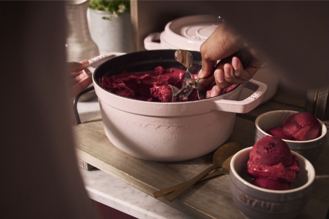 Тенджера за готвене Cocotte, чугунена, 24 см/3,7 л, Sorbet Rose - Staub