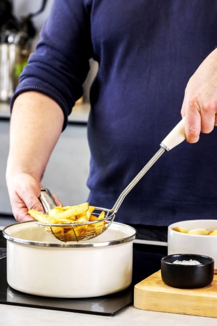 Цедка с форма на паяжина, неръждаема стомана, 35,5 см, цвят "Almond Cream" - марка KitchenAid