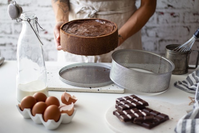 Перфорирана форма за кекс, с включена хартия за печене, 24 см, неръждаема стомана - de Buyer