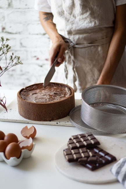 Перфорирана форма за кекс, с включена хартия за печене, 24 см, неръждаема стомана - de Buyer