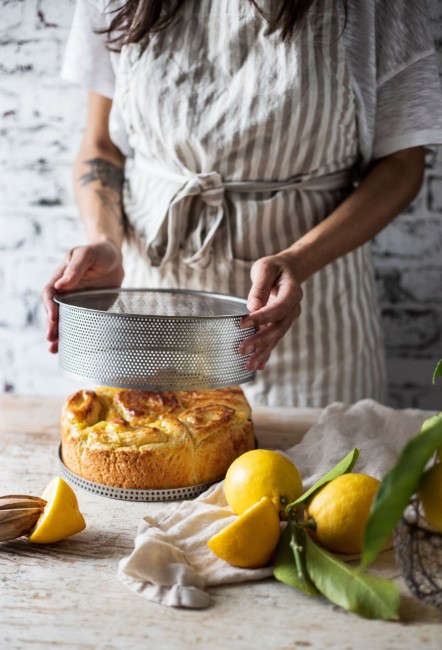 Перфорирана форма за кекс, с включена хартия за печене, 24 см, неръждаема стомана - de Buyer