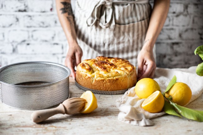 Перфорирана форма за кекс, с включена хартия за печене, 24 см, неръждаема стомана - de Buyer