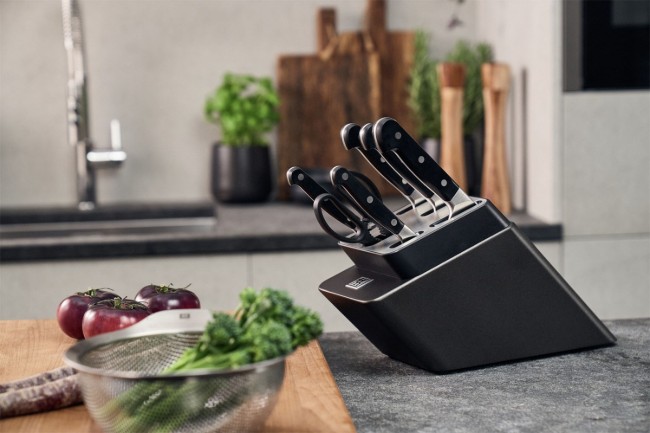 Комплект ножове от 7 части, с вграден модул за заточване, "ZWILLING Pro", ясен - Zwilling