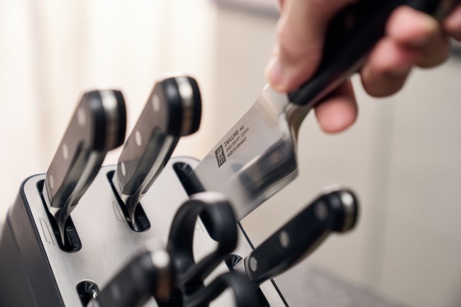 Комплект ножове от 7 части, с вграден модул за заточване, "ZWILLING Pro", ясен - Zwilling