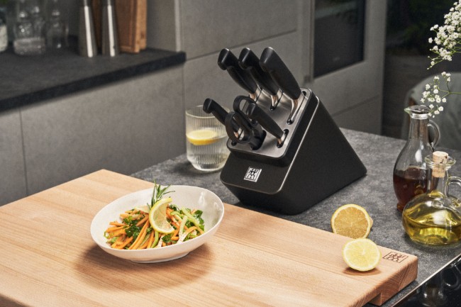 Комплект ножове от 7 части, с вграден модул за заточване, "TWIN Four Star" - Zwilling