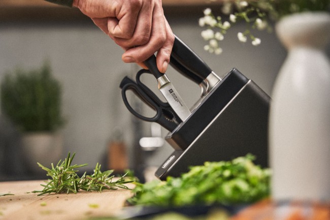 Комплект ножове от 7 части, с вграден модул за заточване, "TWIN Four Star" - Zwilling