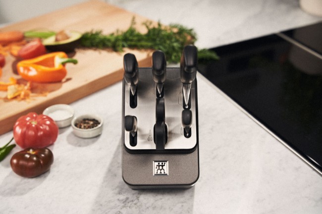 Комплект ножове от 7 части, с вграден модул за заточване, "TWIN Four Star" - Zwilling