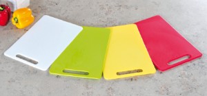 Дъска за рязане, пластмаса, 29 х 19,5 х 0,5 см, червена - Kesper