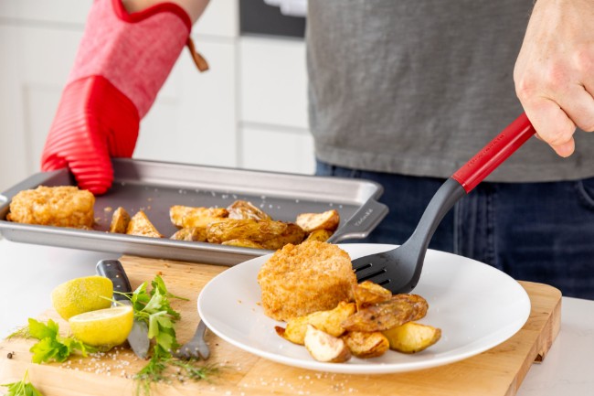 Шпатула с прорези, пластмасова, 34 см, "Classic", Empire Red - KitchenAid