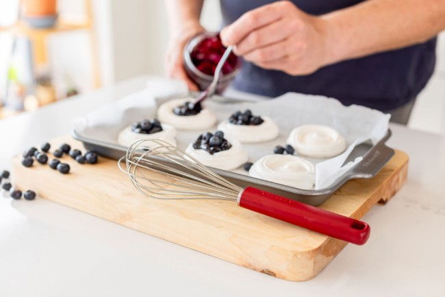 Телка за разбиване от неръждаема стомана, 27 см, "Classic", Empire Red - KitchenAid