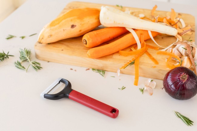 Белачка от неръждаема стомана, 17,5 см, "Classic", цвят Empire Red - KitchenAid