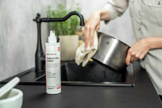 Почистващ спрей за неръждаема стомана, 250 ml, "ZWILLING Plus" - Zwilling