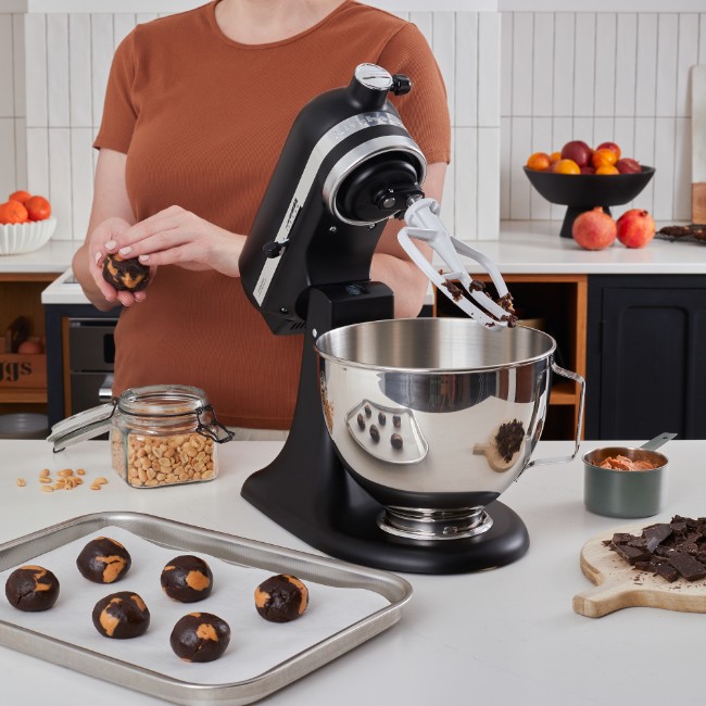 Стационарен миксер с купа 4.3 л, модел 95, Matte Black - KitchenAid