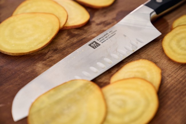 Нож Santoku, 18 см, <<ZWILLING Pro>> - Zwilling