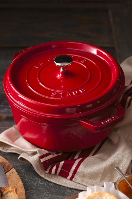 Тенджера за готвене на Cocotte, изработена от чугун 24 см/3,8 л, Cherry - Staub