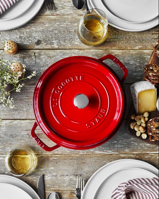 Тенджера за готвене на Cocotte, изработена от чугун 24 см/3,8 л, Cherry - Staub