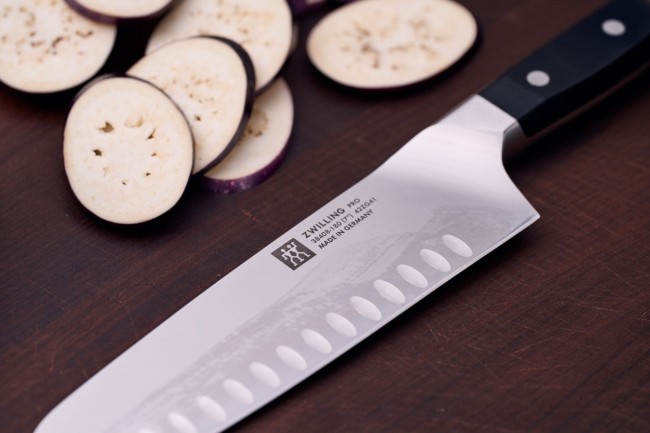 Нож Santoku, 18 см, <<ZWILLING Pro>> - Zwilling