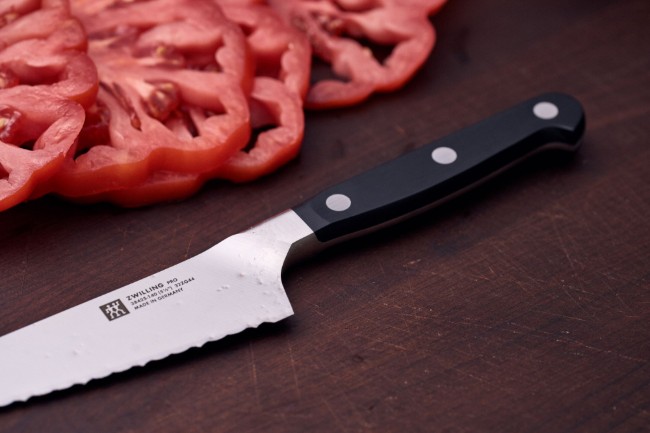Нож на готвача, назъбено острие, 14 см, ZWILLING Pro - Zwilling