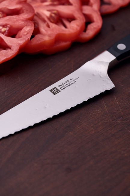 Нож на готвача, назъбено острие, 14 см, ZWILLING Pro - Zwilling