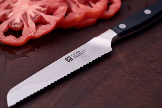 Универсален нож, назъбено острие, 13 см, <<ZWILLING Pro>> - Zwilling