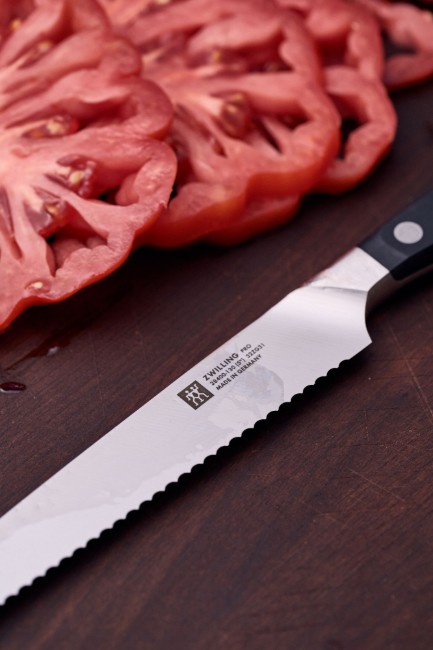 Универсален нож, назъбено острие, 13 см, <<ZWILLING Pro>> - Zwilling
