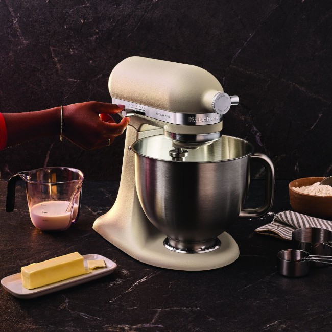 Стоящ миксер с купа 4.7 L, Artisan Plus, модел 50, Oat - KitchenAid