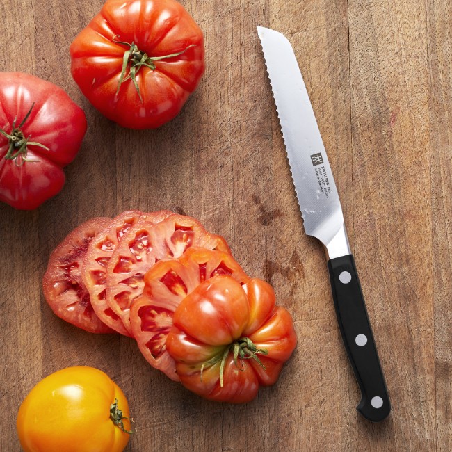 Универсален нож, назъбено острие, 13 см, <<ZWILLING Pro>> - Zwilling