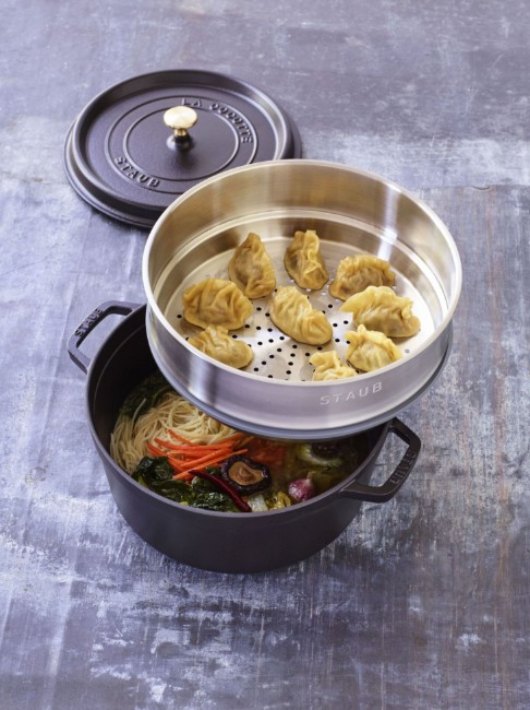 Чугунена тенджера за готвене Cocotte, с аксесоар за готвене на пара, 26cm/5.2L, Black  - Staub