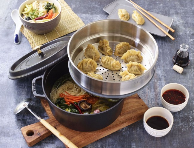 Чугунена тенджера за готвене Cocotte, с аксесоар за готвене на пара, 26cm/5.2L, Black  - Staub