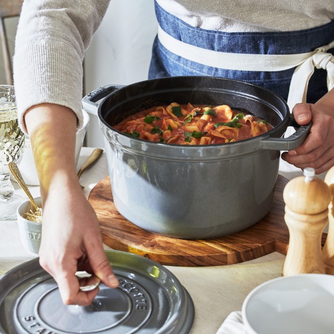 Дълбока тенджера Cocotte, чугунена, 24 см/4,7 л, Graphite Grey - Staub
