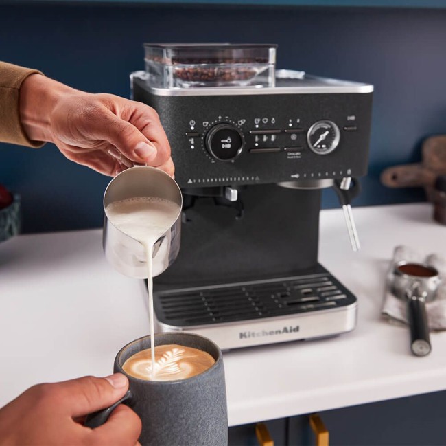 Полуавтоматична електрическа машина за еспресо, 1500W, цвят "Cast Iron Black" - KitchenAid