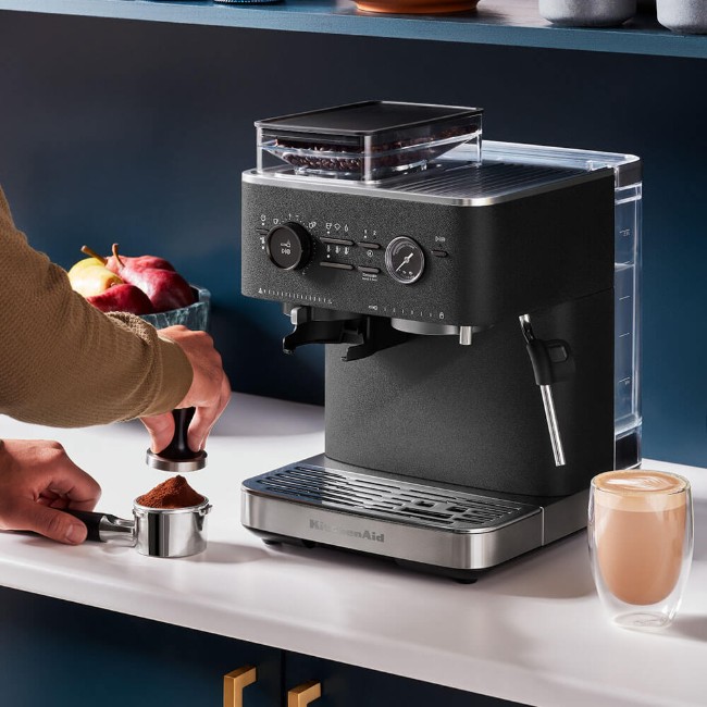 Полуавтоматична електрическа машина за еспресо, 1500W, цвят "Cast Iron Black" - KitchenAid