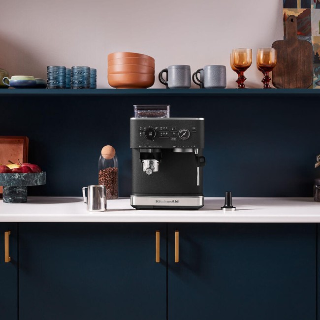Полуавтоматична електрическа машина за еспресо, 1500W, цвят "Cast Iron Black" - KitchenAid