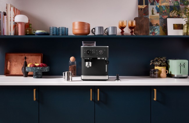 Полуавтоматична електрическа машина за еспресо, 1500W, цвят "Cast Iron Black" - KitchenAid